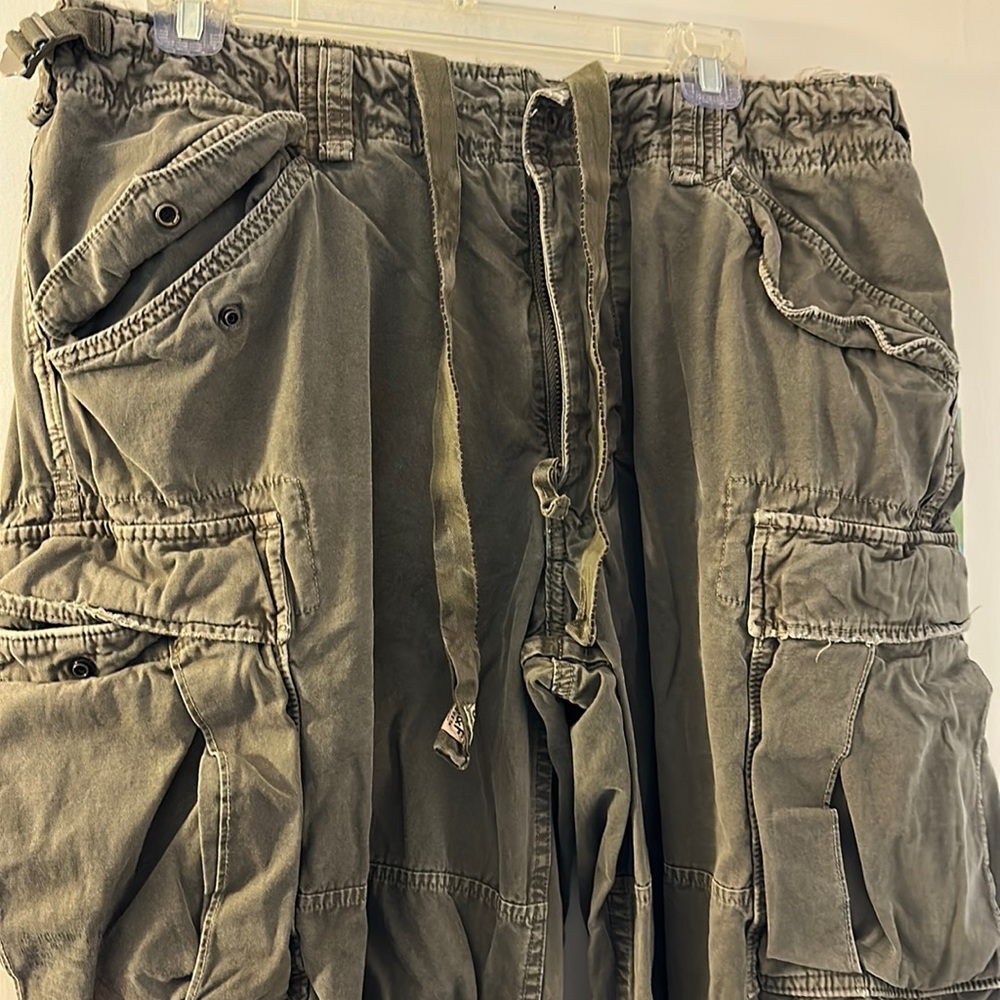Abercrombie and Fitch olive cargo pants size L